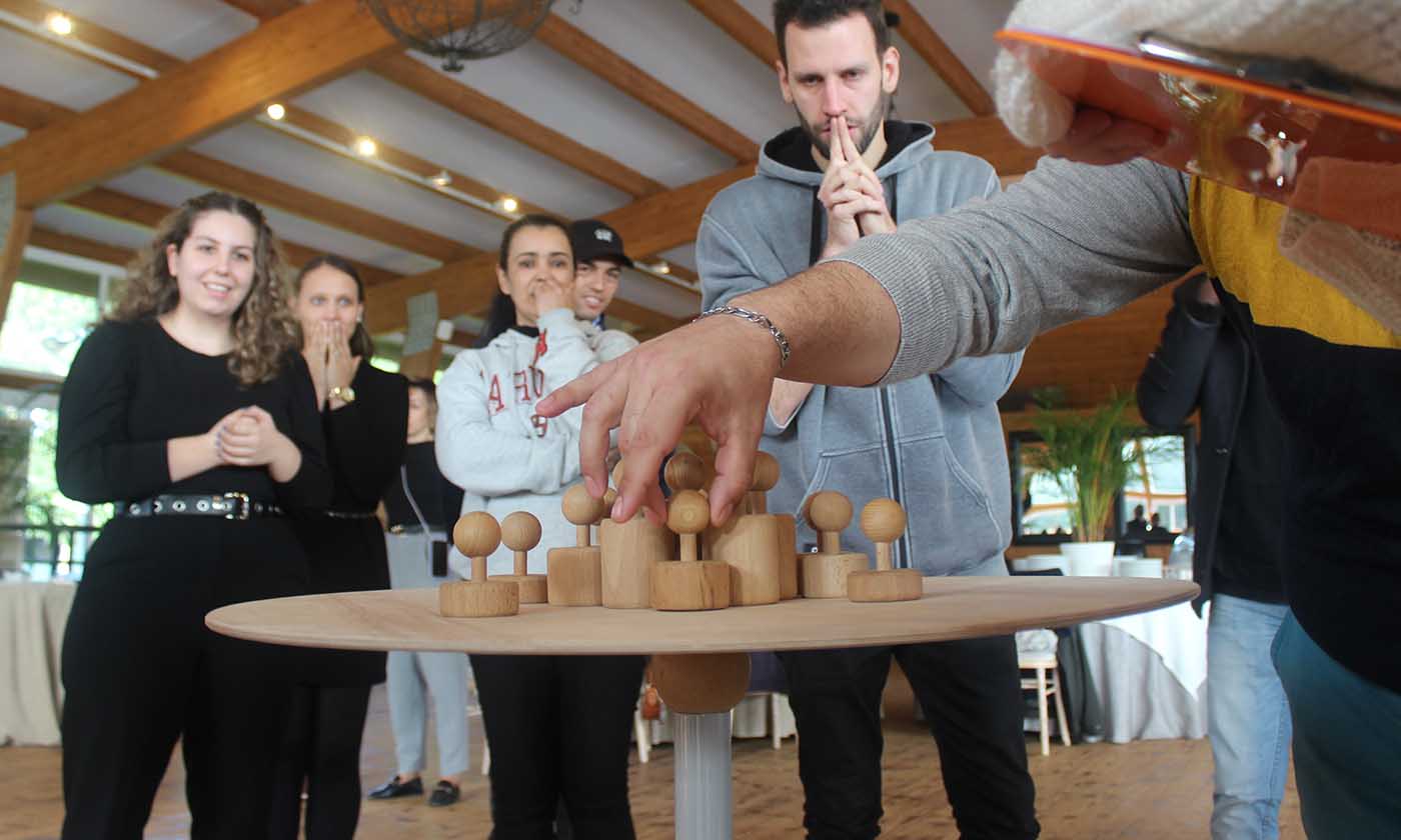 COLLABORATIVE GAMES